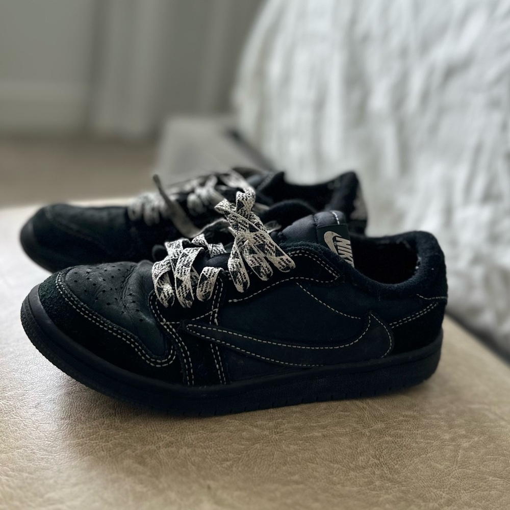 Travis Scott kid shoes
